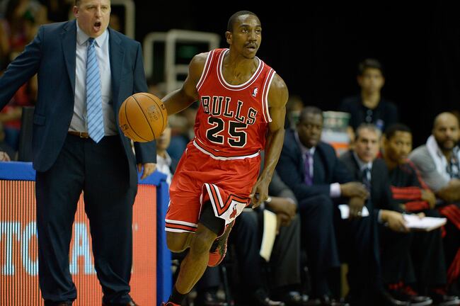 Hi-res-184239825-head-coach-tom-thibodeau-of-the-chicago-bulls-shouts-to_crop_north