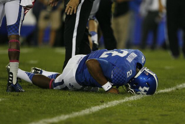 Jalen Whitlow Leaves Alabama Game with Ankle Injury