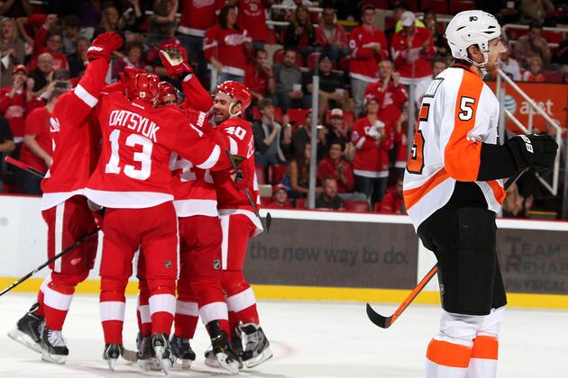 Why Mike Babcock Should Keep Shuffling Detroit Red Wings Roster Early in 2013-14