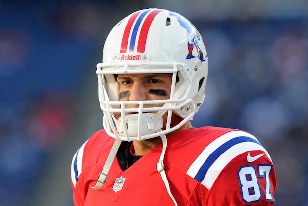 Pats TE's Mom: Critics Aren't in Gronk's Shoes