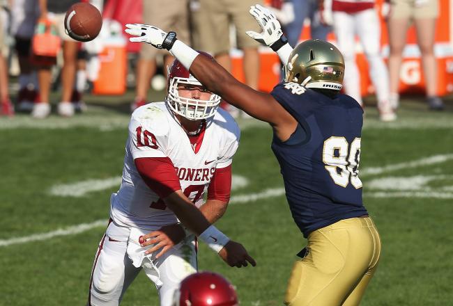Hi-res-182601565-blake-bell-of-the-oklahoma-sooners-passes-to-trey_crop_north
