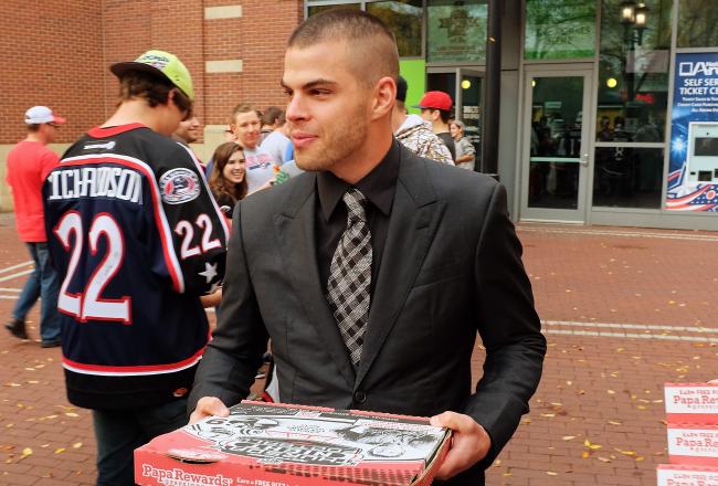 Hi-res-183119950-nathan-horton-of-the-columbus-blue-jackets-hands-out_crop_north