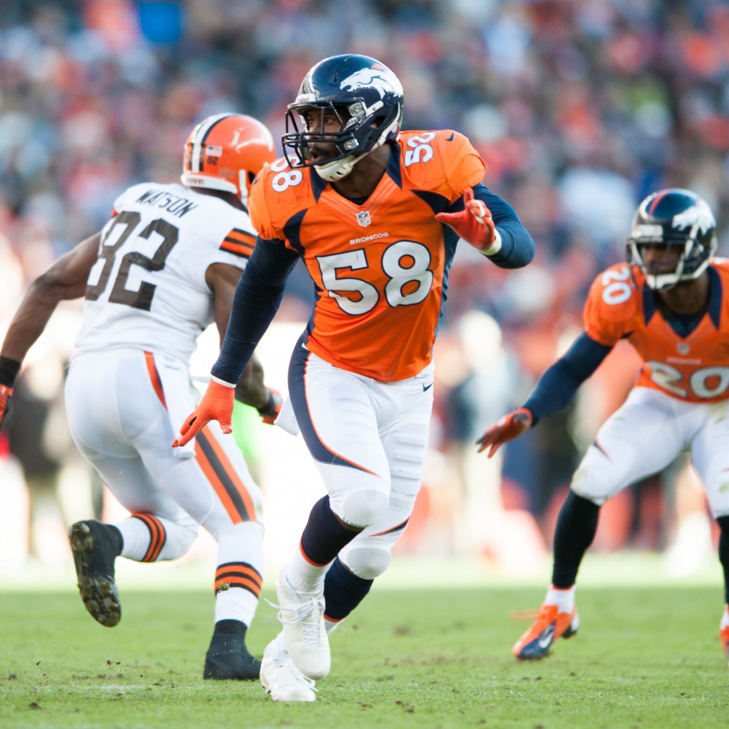 Von Miller Returns to Denver Broncos After 6Game Suspension Bleacher