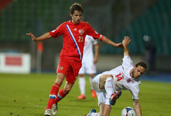 Hi-res-184125642-dmitry-kombarov-of-russia-battles-for-the-ball-with-tom_crop_north