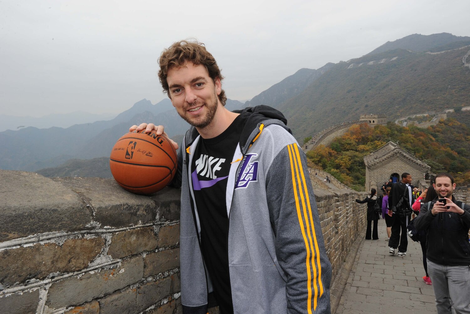 hi-res-184407174-pau-gasol-of-the-los-angeles-lakers-visits-the-great hi-res-184407174-pau-gasol-of-the-los-angeles-lakers-visits-the-great