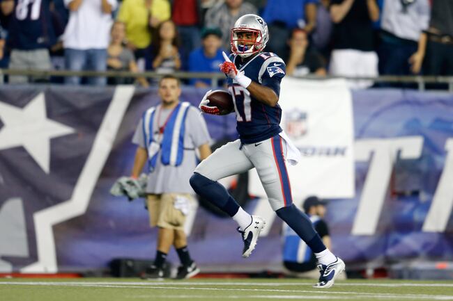 Hi-res-180424337-wide-receiver-aaron-dobson-of-the-new-england-patriots_crop_north