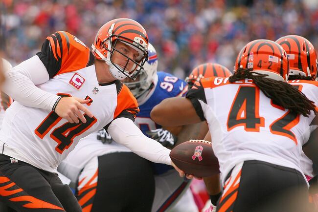 Hi-res-184412245-andy-dalton-hands-off-to-benjarvus-green-ellis-of-the_crop_north