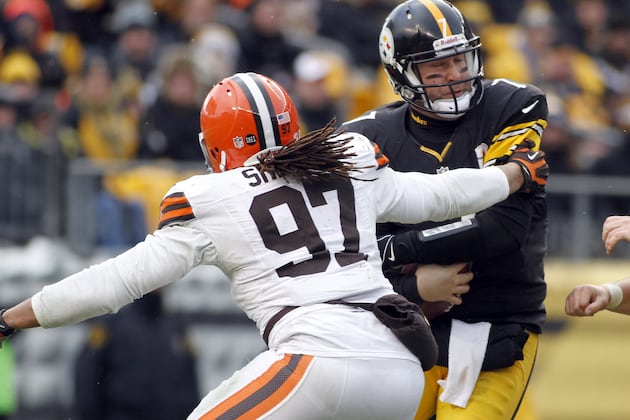 Browns Welcome the Return of Edge Rusher Jabaal Sheard for Sunday's Game