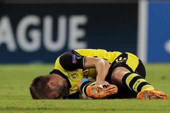 Hi-res-181736072-jakub-blaszczykowski-of-borussia-dortmund-is-injured_crop_north