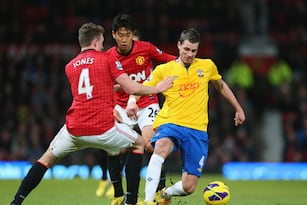 Hi-res-160388249-morgan-schneiderlin-of-southampton-holds-off-shinji_crop_north