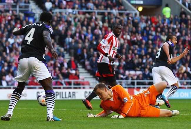 Hi-res-182289580-kolo-toure-of-liverpool-passes-the-ball-back-to_crop_north