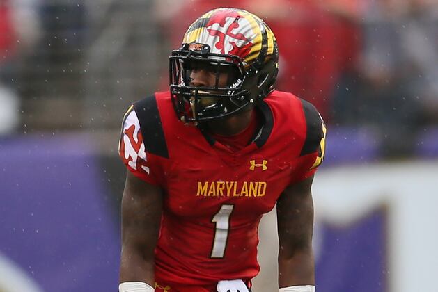 Stefon Diggs Helped off with Apparent Foot Injury