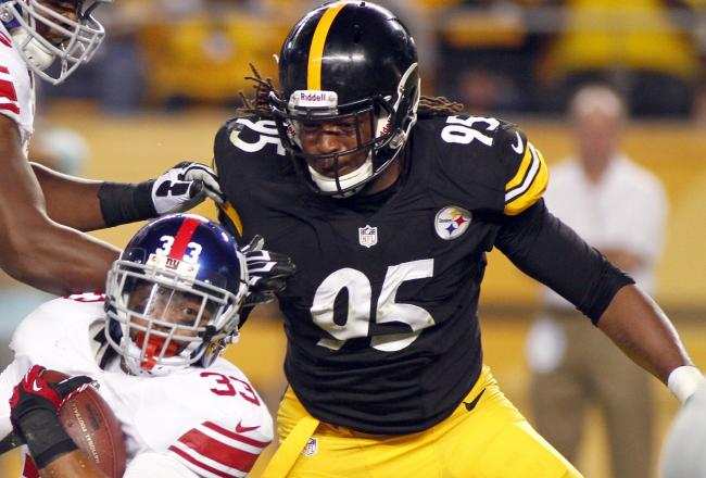 Hi-res-175961306-darel-scott-of-the-new-york-giants-runs-the-ball-in_crop_north
