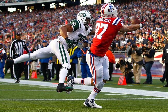 Hi-res-154531328-rob-gronkowski-of-the-new-england-patriots-catches-a_crop_north