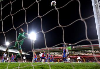Hi-res-185493913-steve-sidwell-of-fulham-scores-his-teams-second-goal_crop_north