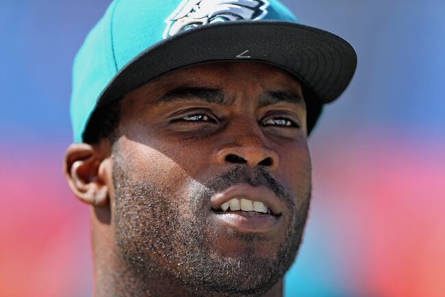 Hi-res-182305488-michael-vick-of-the-philadelphia-eagles-looks-on-during_crop_north
