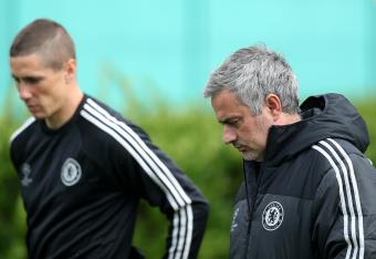 Hi-res-185469358-chelsea-manager-jose-mourinho-chats-with-fernando_crop_north