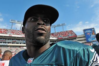 Hi-res-184416383-quarterback-michael-vick-of-the-philadelphia-eagles_crop_north