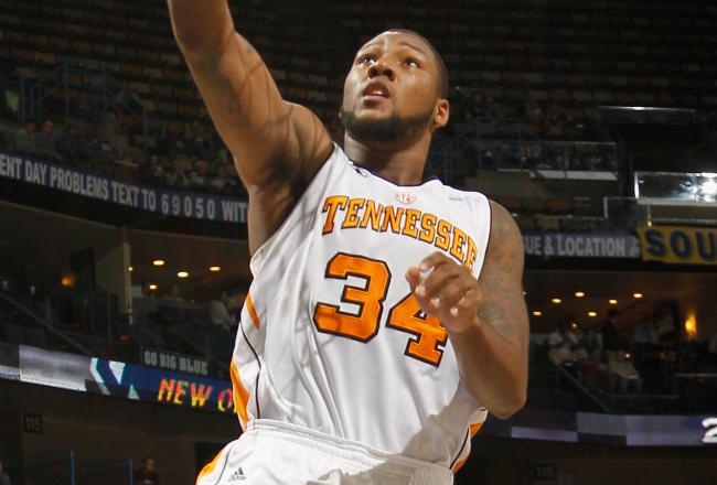 Hi-res-142701031-jeronne-maymon-of-the-tennessee-volunteers-during-the_crop_north