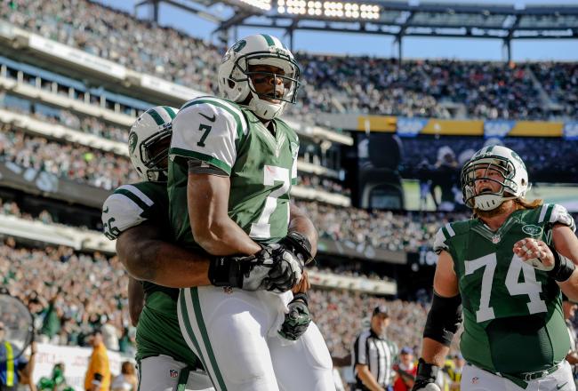 Hi-res-185430376-quarterback-geno-smith-of-the-new-york-jets-celebrates_crop_north