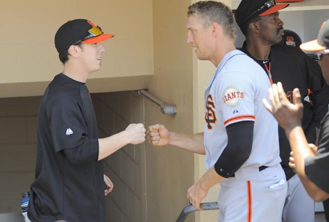 Hi-res-173459390-tim-lincecum-of-the-san-francisco-giants-left-fists_crop_north