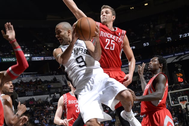 Harden, Howard Help Rockets Roll Past Spurs