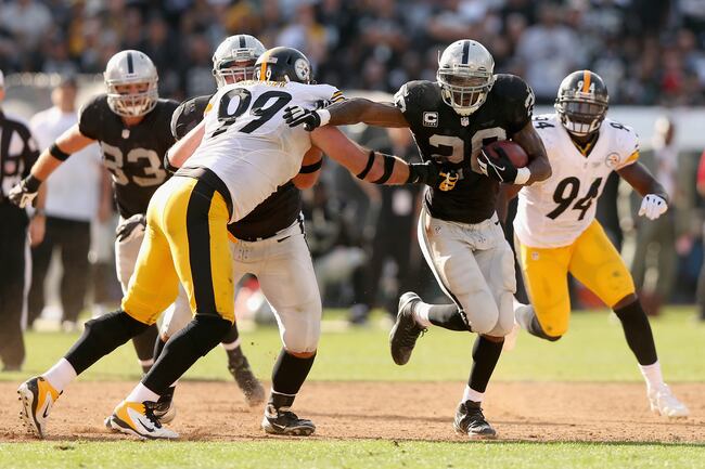 Hi-res-153042188-darren-mcfadden-of-the-oakland-raiders-in-action_crop_north