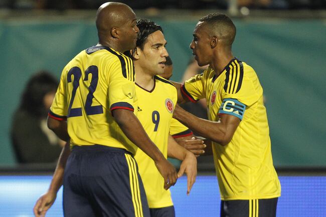 Hi-res-140186338-radamel-falcao-garcia-is-congratulated-by-aquivaldo_crop_north