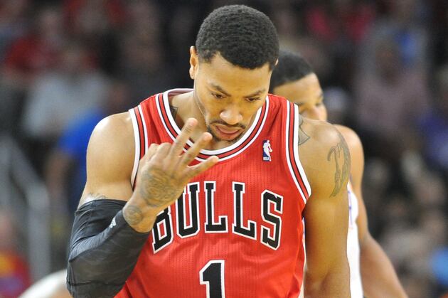 Derrick Rose is hitting 3-pointers