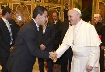 Hi-res-176458133-pope-francis-welcomes-carlos-alberto-tevez-of-argentina_crop_north