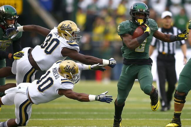 Hi-res-185971256-byron-marshall-of-the-oregon-ducks-runs-for-a-touchdown_crop_north
