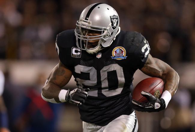 Hi-res-158027024-darren-mcfadden-of-the-oakland-raiders-runs-with-the_crop_north