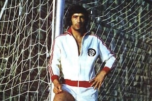 Nasser-hejazi-iranian-goalkeeper_crop_north