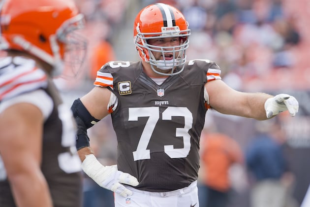 Joe Thomas Makes Rare Mistakes in Cleveland Browns' Loss to Chiefs