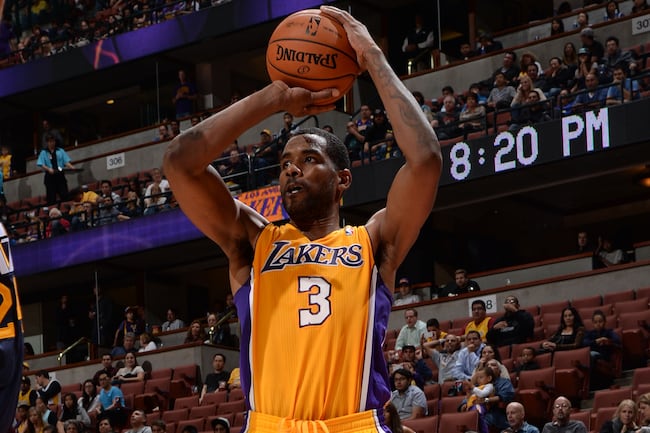 Hi-res-185888099-shawne-williams-of-the-los-angeles-lakers-attempts-a_crop_north
