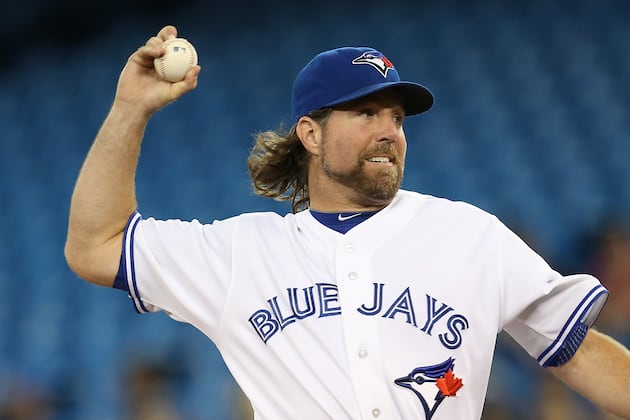 R.A. Dickey Wins First Gold Glove