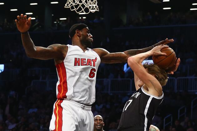 A Decision May Rest on Wade's Knees