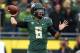 EUGENE, OR - OCTOBER 26: Quarterback Marcus Mariota #8 of the Oregon Ducks throws a passs against the UCLA Bruins on October 26, 2013 at the Autzen Stadium in Eugene, Oregon. (Photo by Jonathan Ferrey/Getty Images)