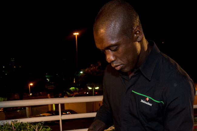Hi-res-164358555-ambassadors-clarence-seedorf-autographs-the-shirt-of_crop_north