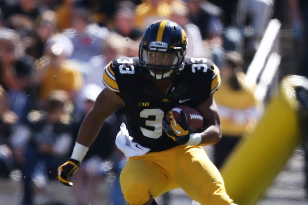 Canzeri Leads Iowa to 38-14 Win over Purdue