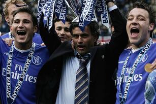 Hi-res-52772163-frank-lampard-jose-mourinho-and-john-terry-hold-the_crop_north