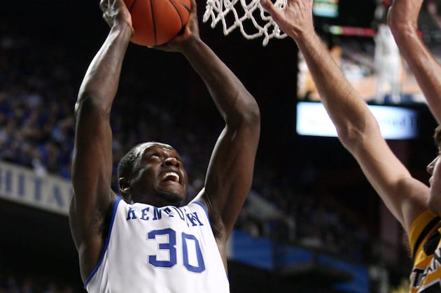 Randle Scores 22 to Lift Kentucky in Laugher