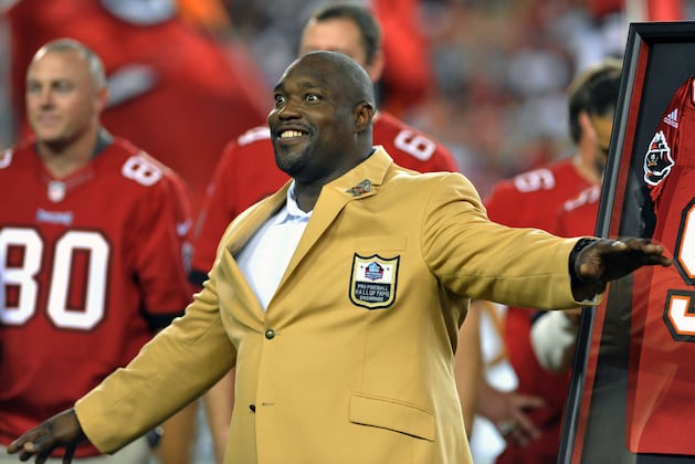 Warren Sapp Inducted into Bucs Ring of Honor