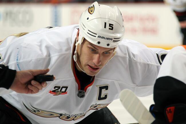 Hi-res-186916870-ryan-getzlaf-of-the-anaheim-ducks-readies-to-face-off_crop_north