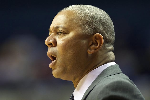 UMass Holds on to Beat LSU 92-90