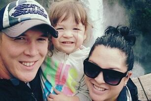 Article-2446191-188c559500000578-481_634x467_crop_north