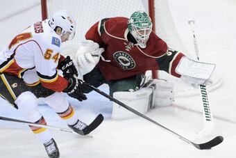 Hi-res-187050109-josh-harding-of-the-minnesota-wild-makes-a-stick-save_crop_north