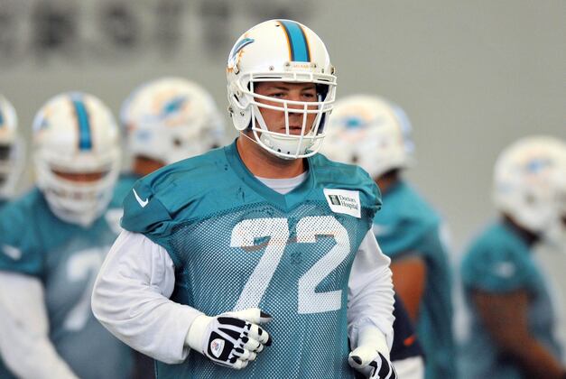 Source: Fins OT Feared to Have Bad Knee Injury