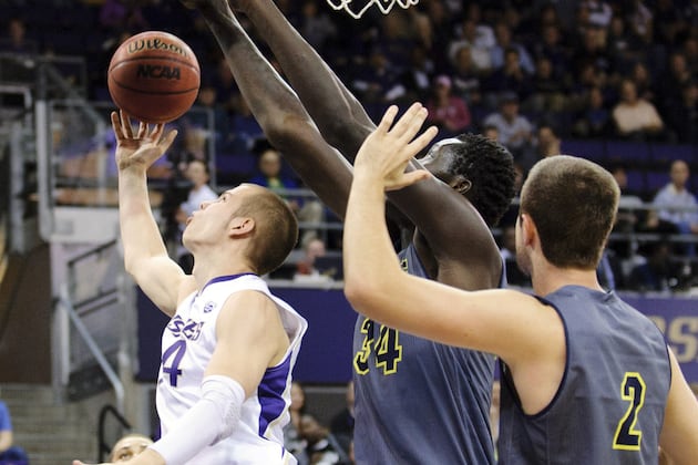 Ndiaye Breaks Big West Record for Blocks with 9