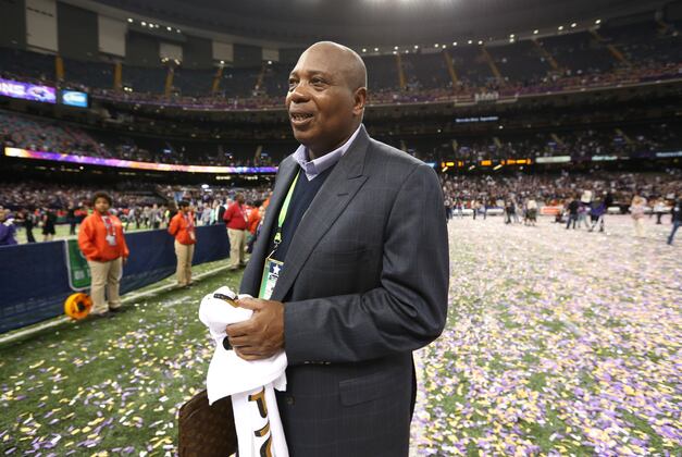 Ravens' GM Ozzie Newsome Reportedly Taken from Soldier Field in Ambulance